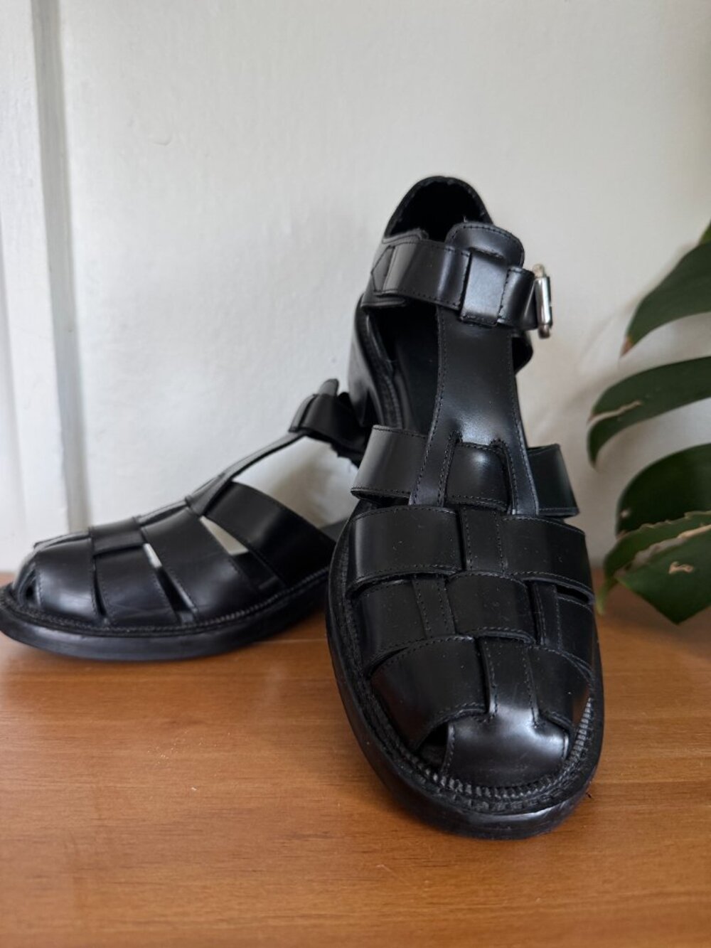 Freda Salvador Dahlia Lug Sole Fisherman Loafer Black Leather Size 8 Sold Out